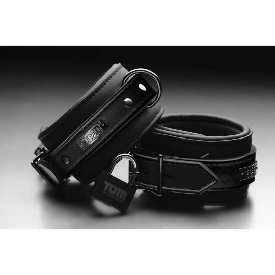 NEOPRENE HANDCUFFS WITH LOCK