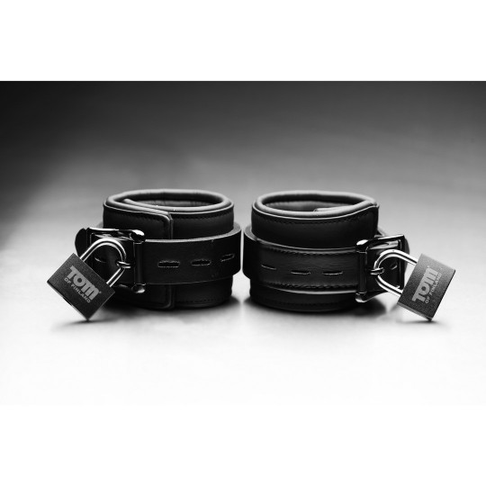 NEOPRENE HANDCUFFS WITH LOCK